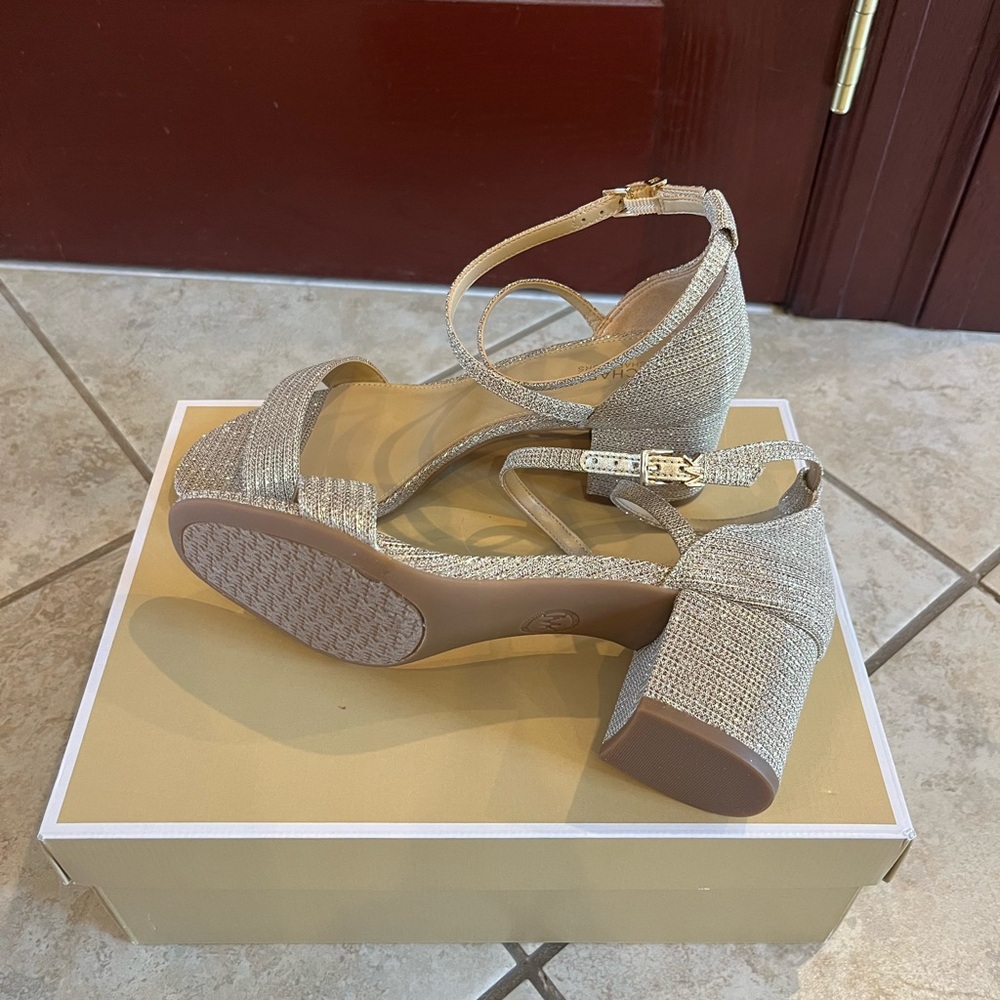 Michael Kors Gold Glitter Sandal Heel Size 7, Never worn - Picture 2 of 5